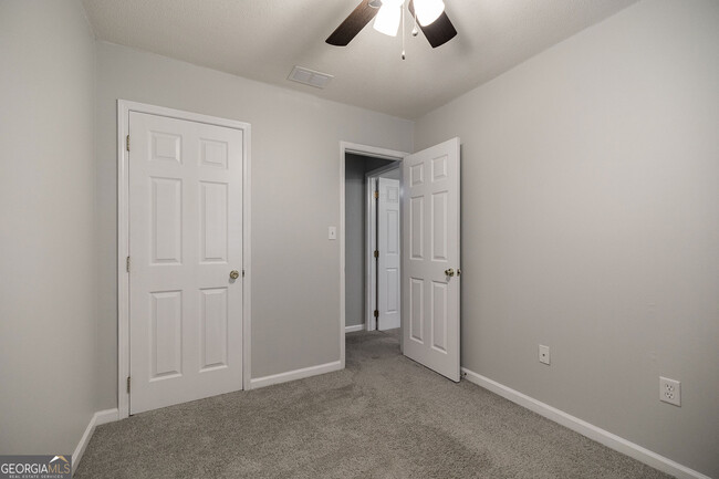 Building Photo - 115 Shadow Moss Dr