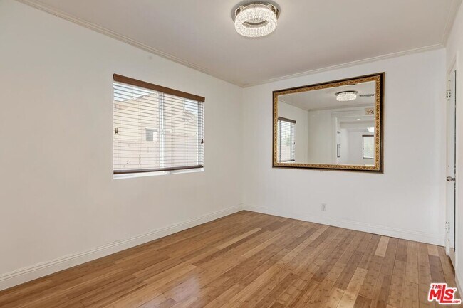 Building Photo - 5049 Hesperia Ave