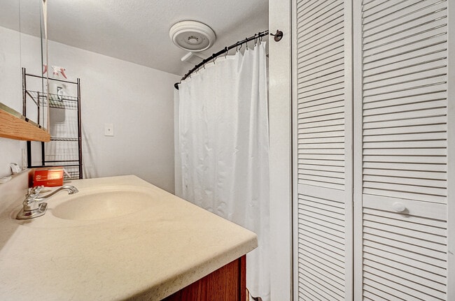 Building Photo - 205 Sioux Trail
