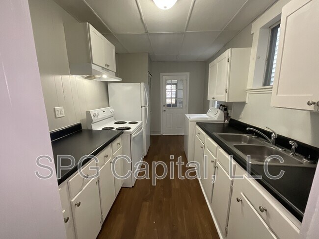 Building Photo - 2118 Greenwood St