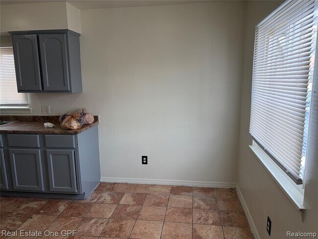 Building Photo - 14960 Alberta Ave