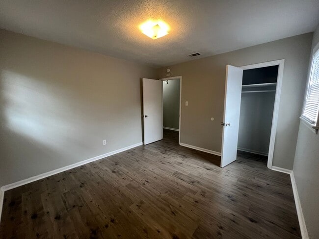 Building Photo - 3112 42nd Ave