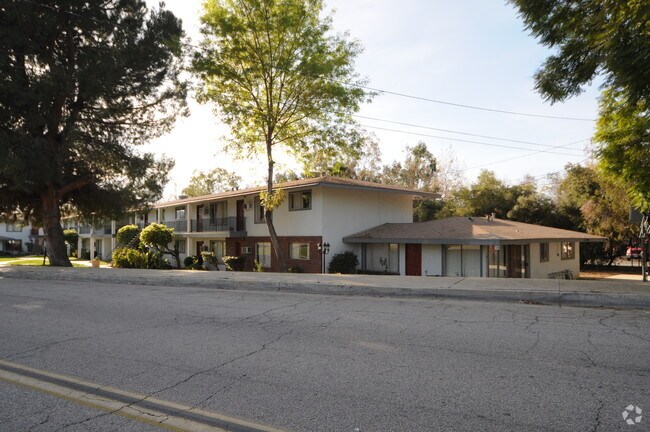 Building Photo - 850 W State St