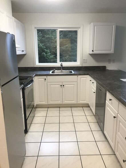 Kitchen - 1890 Glacier Ave