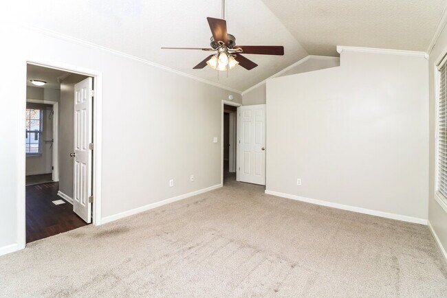 Building Photo - 3848 Sunview Dr NW