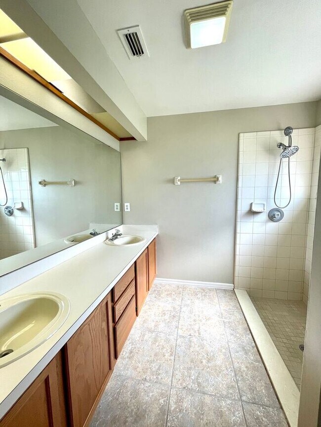 Building Photo - GREAT 3/2 HOME IN OVIEDO STILLWATER SUBDIVISION