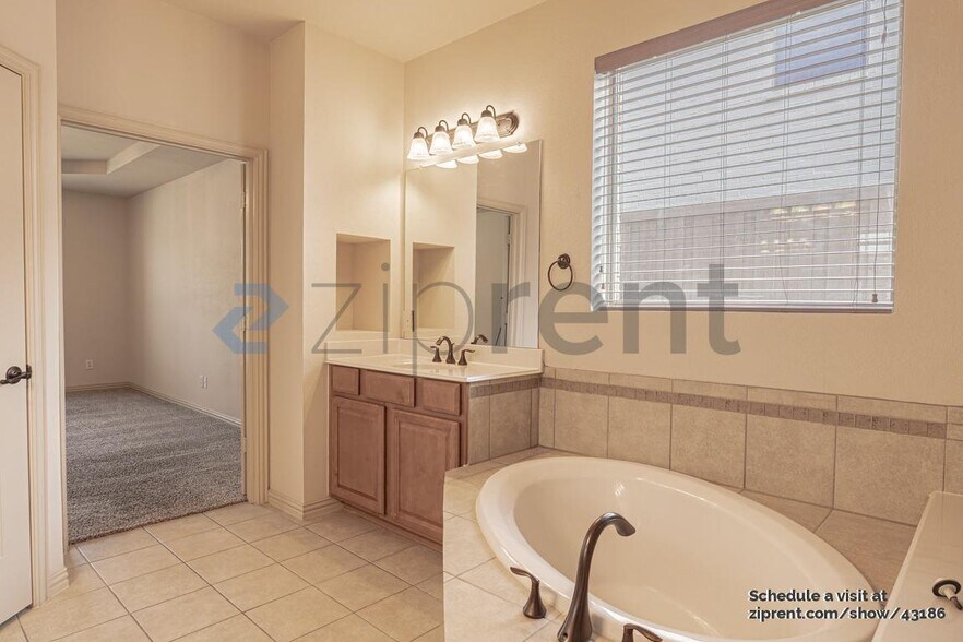 Building Photo - 13977 Valley Mills Dr