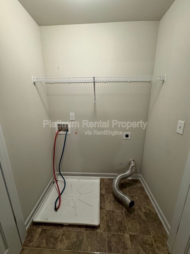 Building Photo - 5745 Woodside Crossing