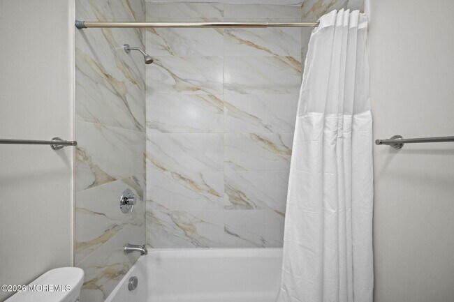 Building Photo - 207 Main St