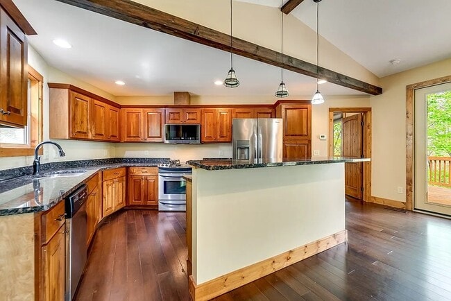 Building Photo - 651 Chalk Hill Rd