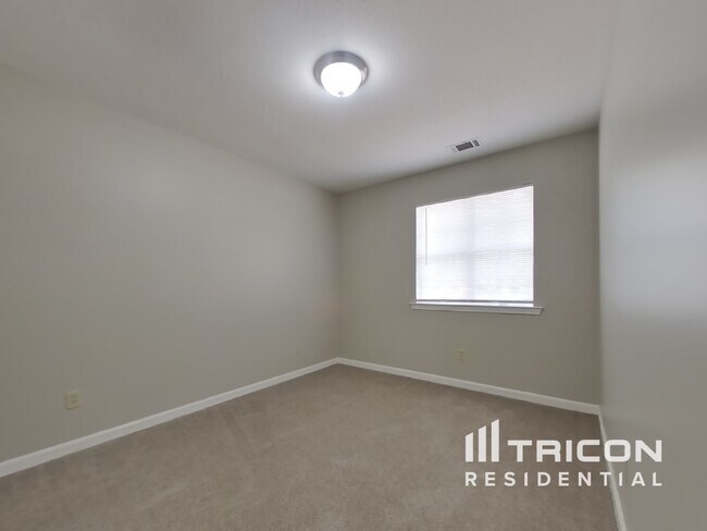 Building Photo - 510 Surveyor Walk