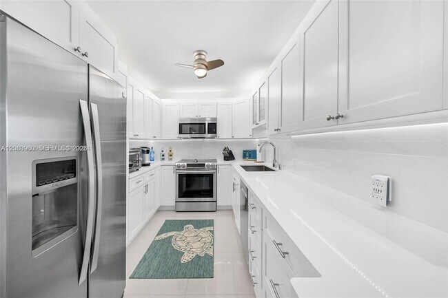Building Photo - 3675 N Country Club Dr