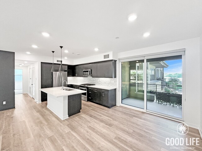 Building Photo - Beautiful 3BD/3BA w/ A/C, In-Unit Laundry, and Attached Garage in Mission Valley!