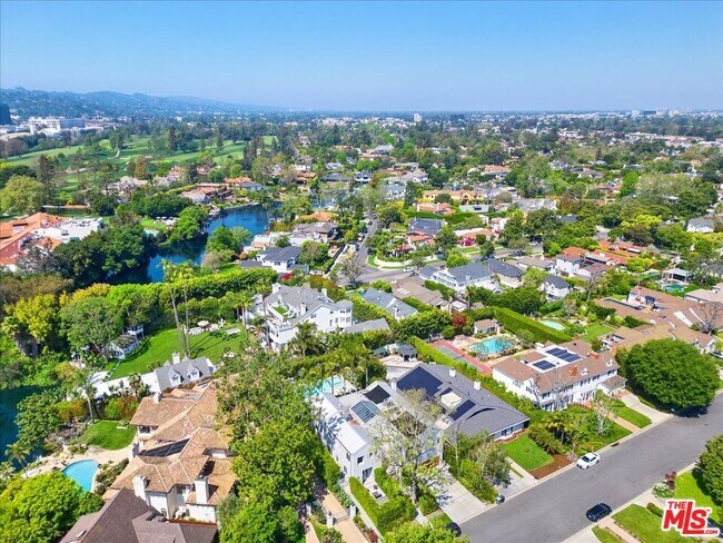 Building Photo - 211 S Valley St