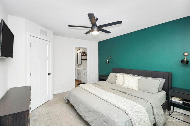 Building Photo - 256 Parkwood Ave