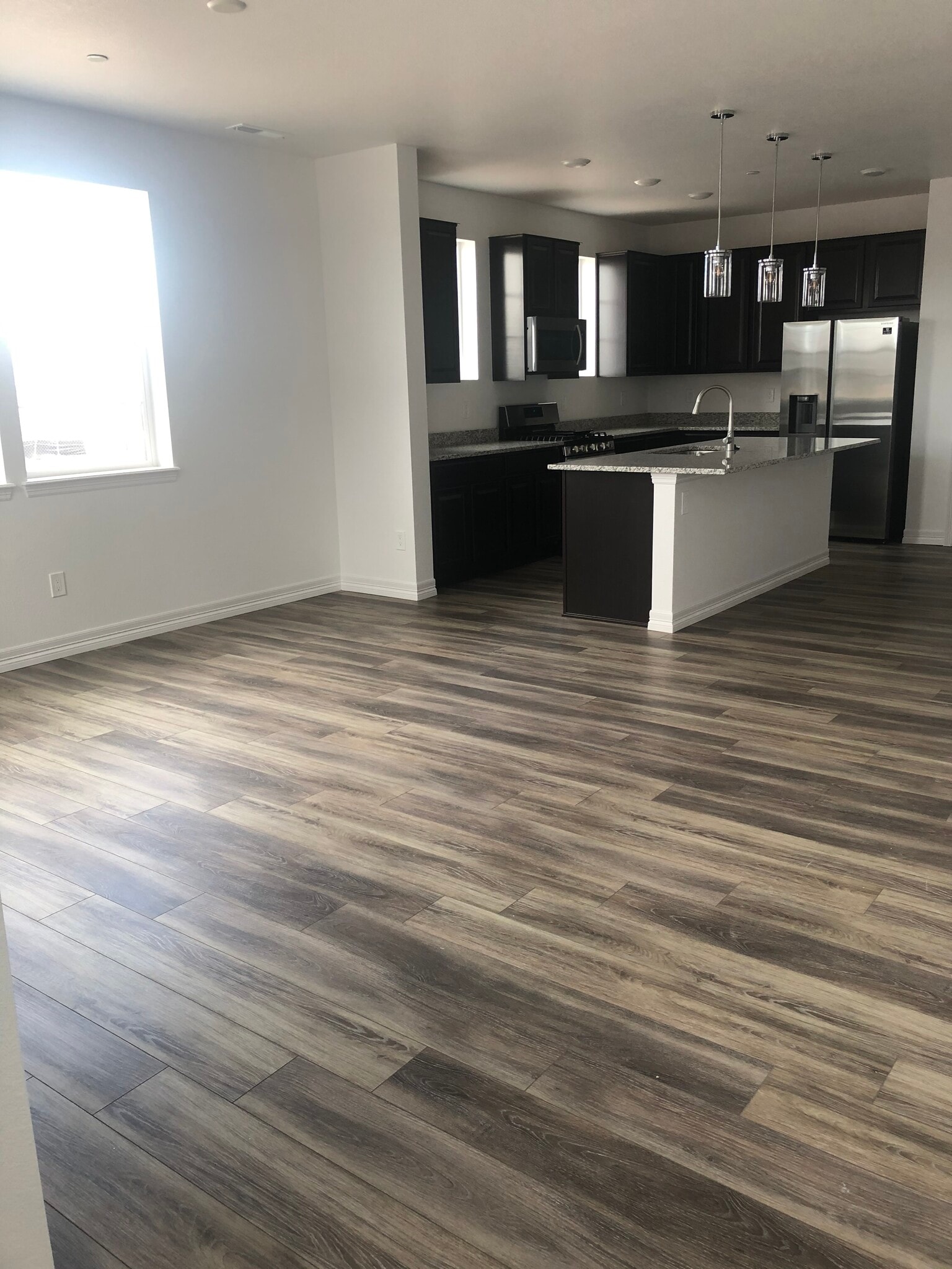 Beautiful and durable vinyl wood floors - 1881 Spring Water Pt