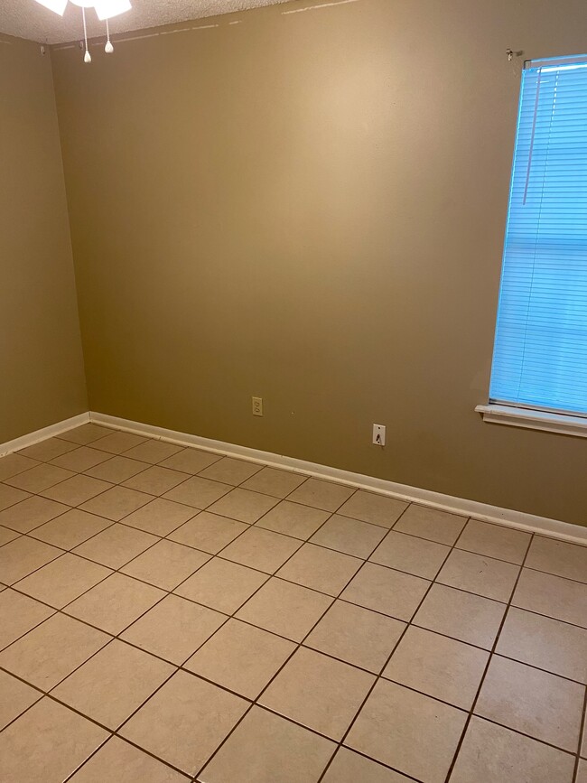 Building Photo - 208 Standifer Ave