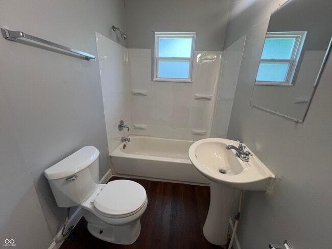 Building Photo - 411 W 39th St