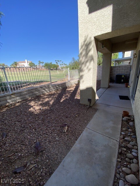Building Photo - 107 Broken Rock Dr