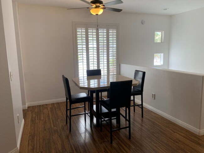 Building Photo - Lovely furnished Green Valley condo in Res...