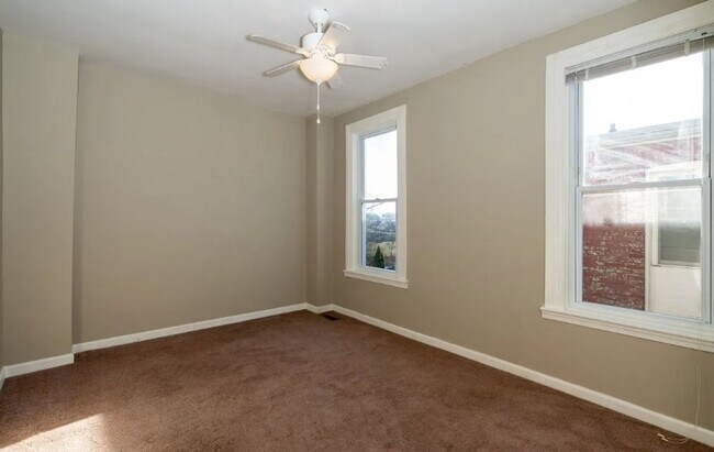 Building Photo - North York Gem | 3 Bed, 1.5 Bath with Hardwood Floors & Central Air!