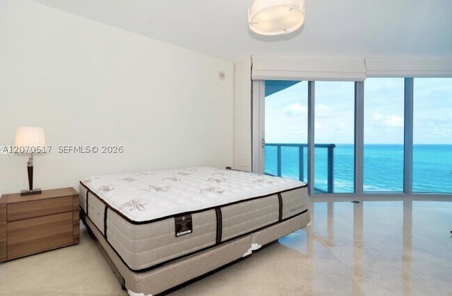Building Photo - 17001 Collins Ave