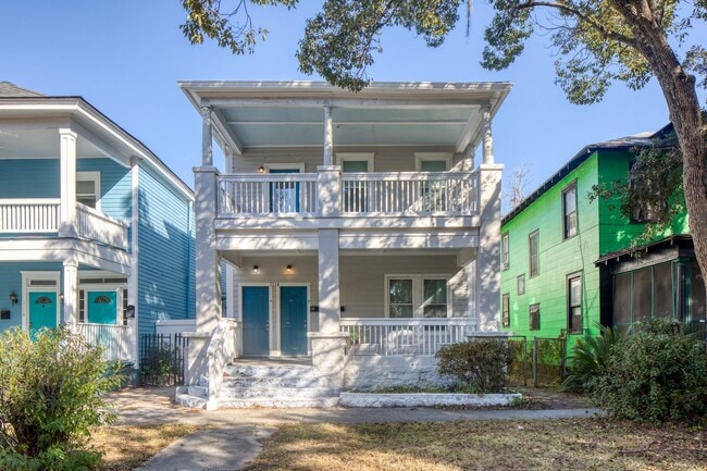 Building Photo - 2 Bed, 2 Bath Available Now!