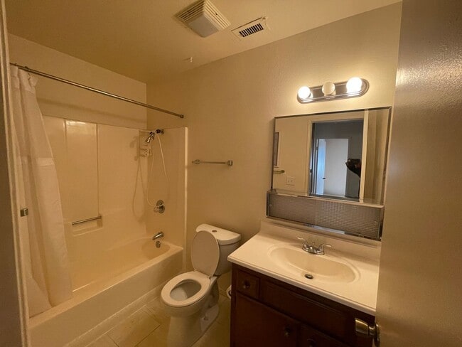 Building Photo - Apple Valley-Cute Starter Home- 2 Bedrooms, 2 Bathrooms, All Appliances Included, Fully Fenced