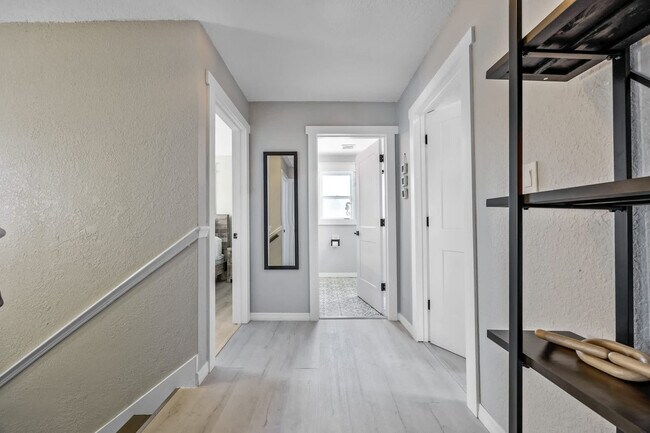 Building Photo - 366 W Osceola Ln