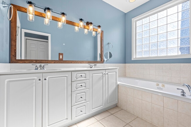 Building Photo - 212 Doral Dr