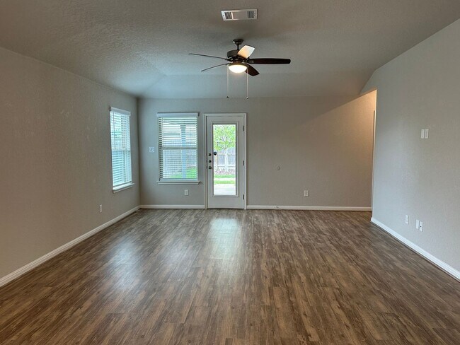 Building Photo - Beautiful 3bd/2ba in Meyers Landing Subdivision