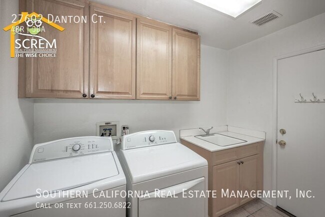 Building Photo - Four Bedroom Home with a View and a Loft i...