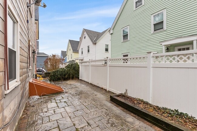 Building Photo - 25 Blanche St