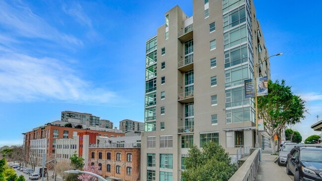 Building Photo - EPIC REA - Modern-Style 1 BR/1 BA Condo in...