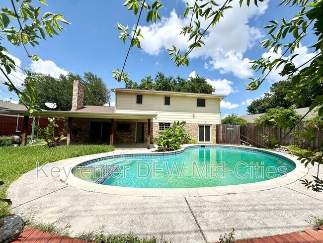 Building Photo - 2505 Crestview Cir