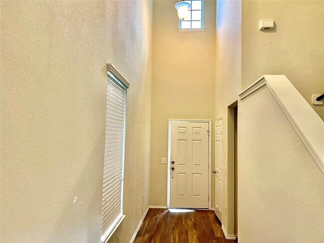 Building Photo - 15827 Sunny Stone Dr