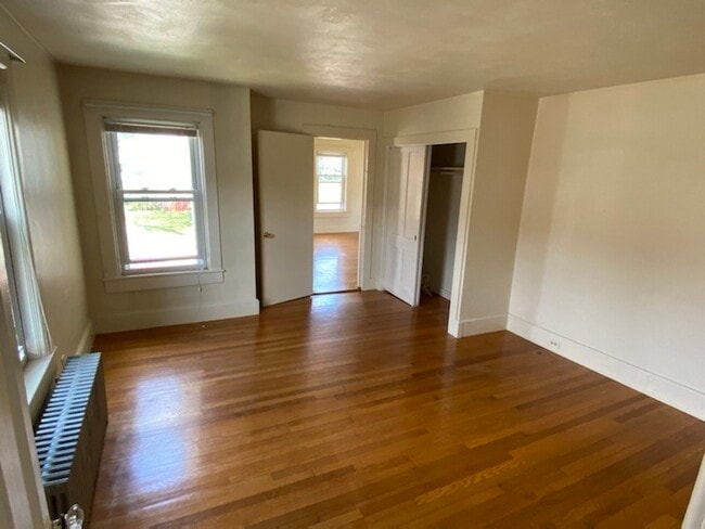 Building Photo - 114 King St