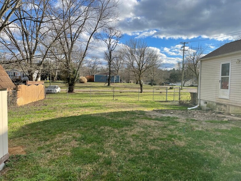 Building Photo - 3400 Fairway Rd