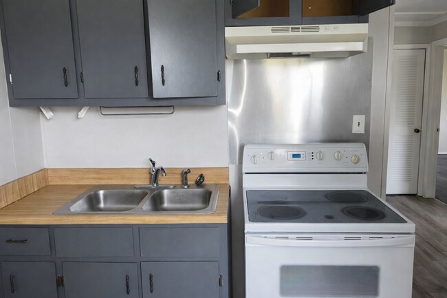 Building Photo - 906 Thomas St