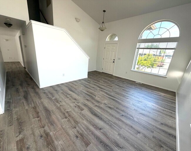 Building Photo - Large 4 bedroom 2.5 bathroom in Arlington
