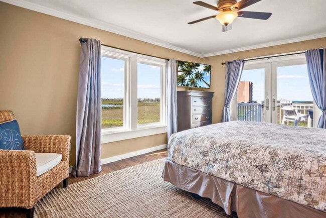 Building Photo - 165 Beach View