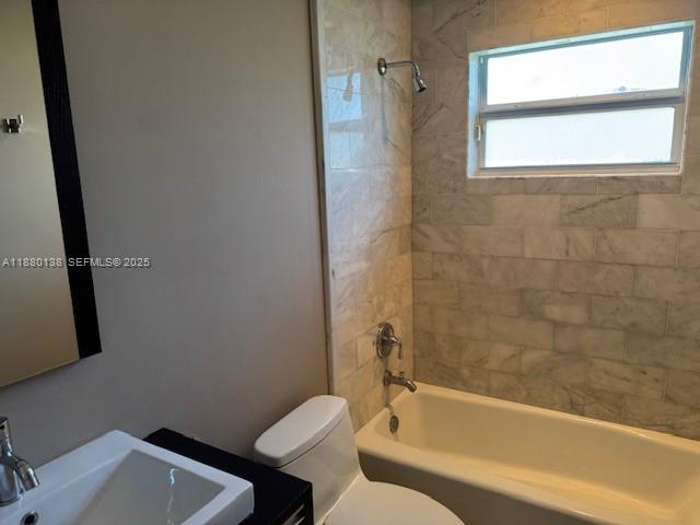 Building Photo - 200 NE 44th St