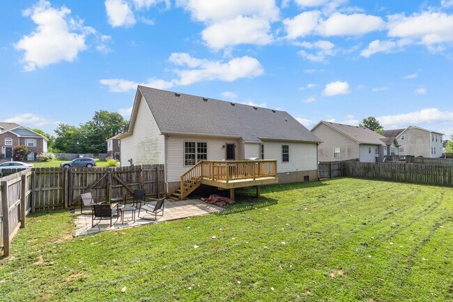 Building Photo - Beautiful Clarksville Home - Great Location!