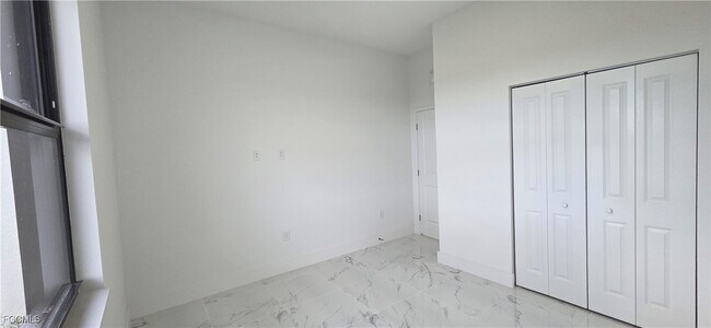 Building Photo - 2013 NE 15th Pl