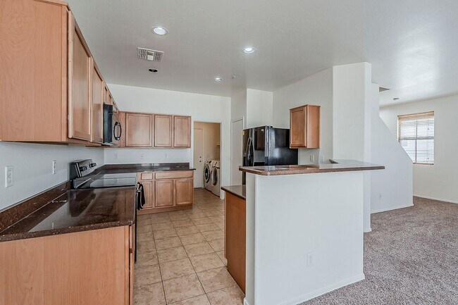 Building Photo - Beautiful Townhome in Phoenix Arizona