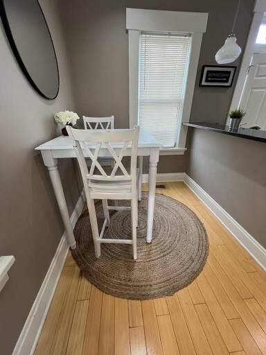 Building Photo - 204 E Blenkner St