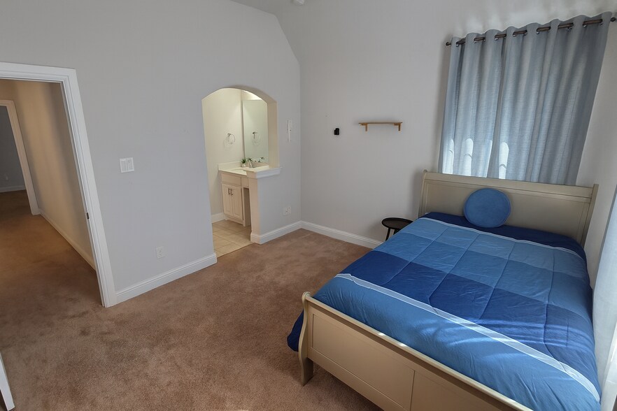 Building Photo - 1112 Maverick Dr