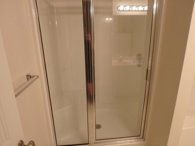 Building Photo - 8 Clarence Ln