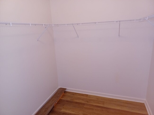 Building Photo - Large 3 BR 2 BA Rental in Desirable Area