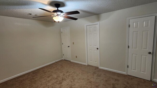 Building Photo - 203 Springdale Dr